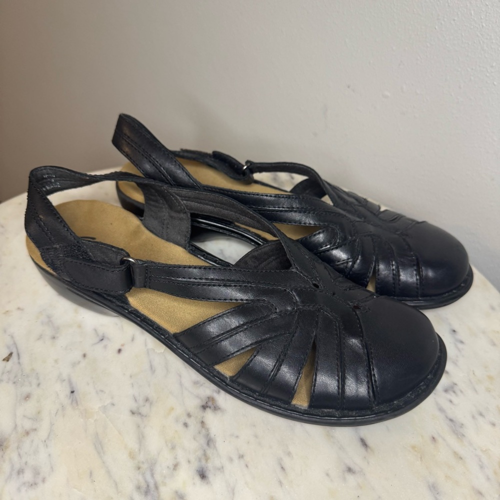 Clarks Bendables Sandals Size 8 black Leather shoes comfort